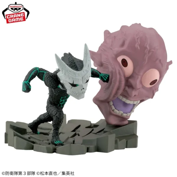 Banpresto World Collectable Figure: Kaiju No. 8 - Kaiju No. 8 golpeando a un monstruo araña.