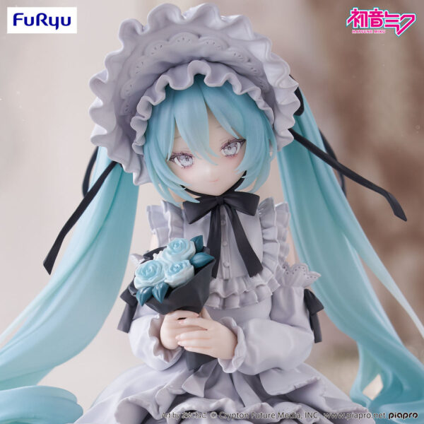 Furyu Noodle Stopper Figure: Hatsune Miku  Vintage Doll Style.