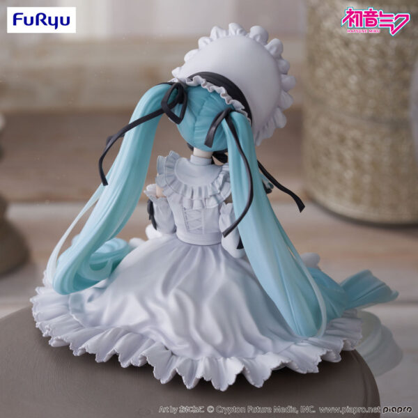 Furyu Noodle Stopper Figure: Hatsune Miku  Vintage Doll Style.